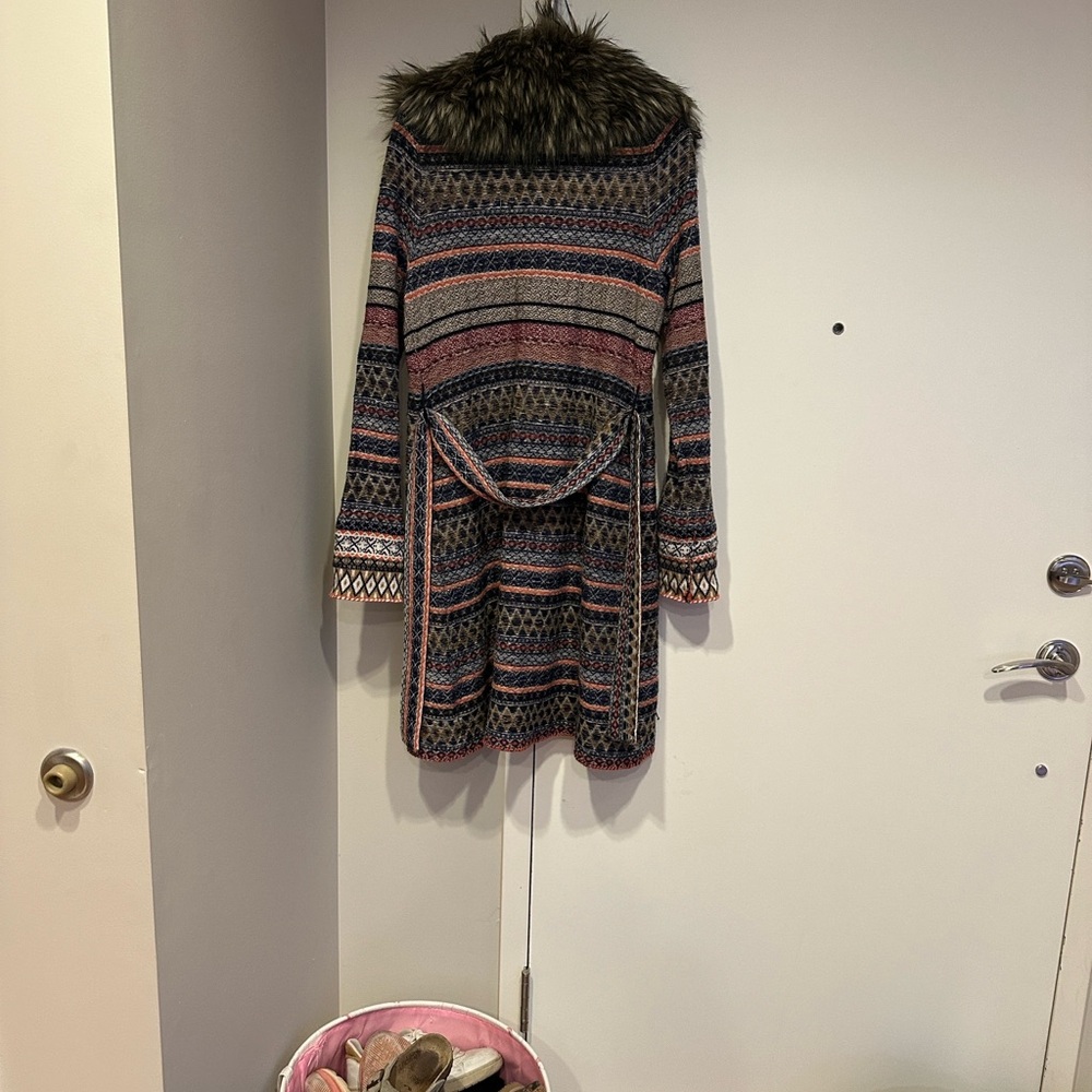 Angel Of The North Multicolor Patterned Cardigan with Fur Collar - Picture 5 of 8